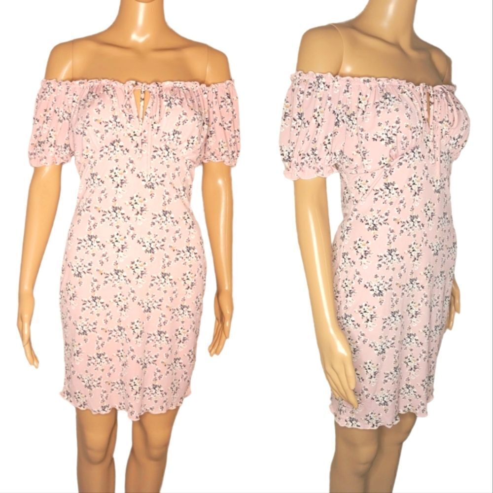 Fashion Magazine puff sleeve floral mini‎ dress.
